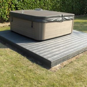 Govadeck terras in ash grey rond je jacuzzi