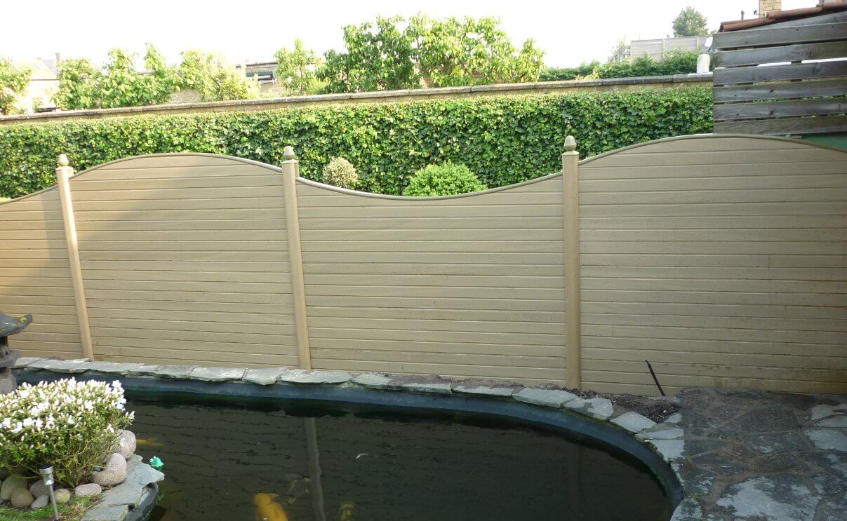 ECOfencing tuinscherm beige afwisselend boog naar boven en boog naar beneden