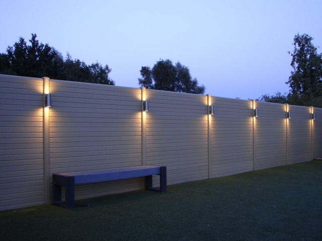 ECOfencing tuinscherm beige kleur en opbouwspots