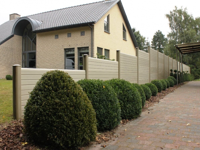 ECOfencing tuinscherm beige kleur in trapvorm