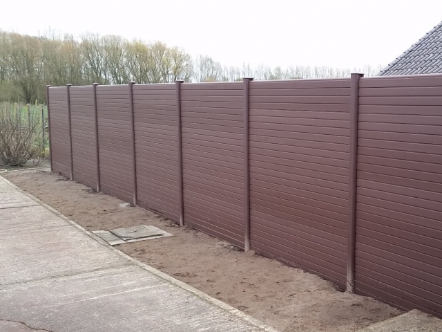 ECOfencing tuinscherm in de bruine kleur