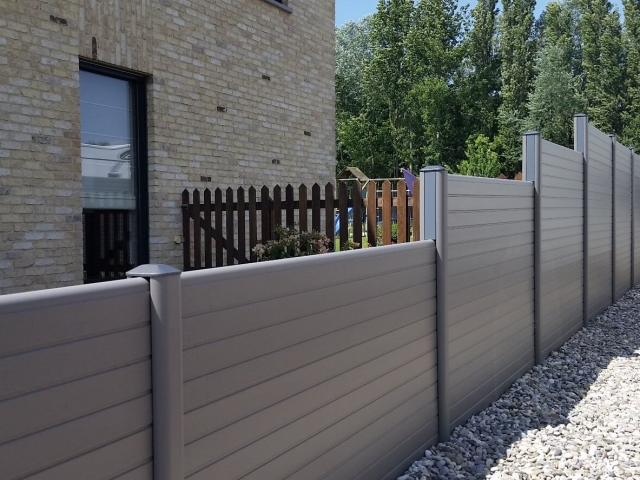 ECOfencing tuinscherm grijs in trapvorm