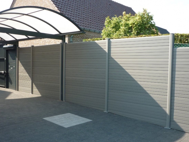 ECOfencing tuinscherm grijs naast carport