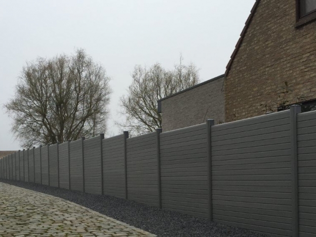 ECOfencing tuinscherm grijs naast oprit