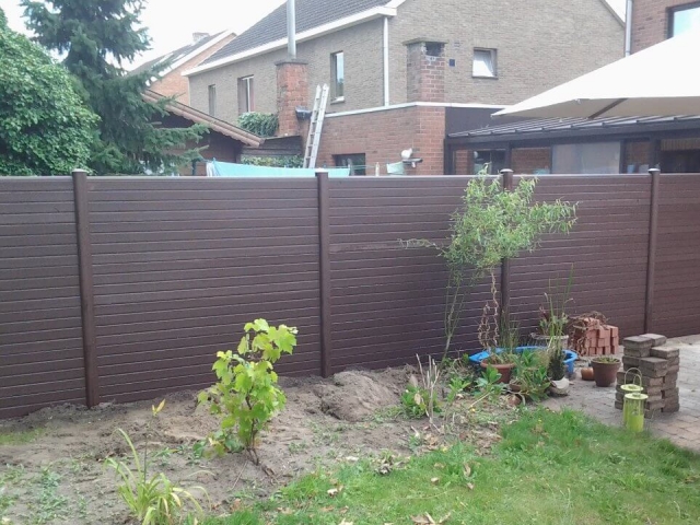 ECOfencing tuinscherm in de bruine kleur