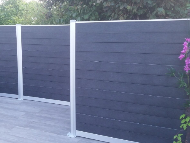 Govawall kunststof tuinscherm in de Impress uitvoering en kleur ash grey